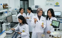 mahasiswa lab
